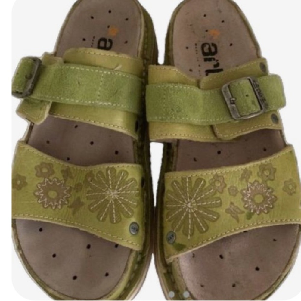 ISO DO NOT BUY - VINTAGE DR MARTENS SANDALS